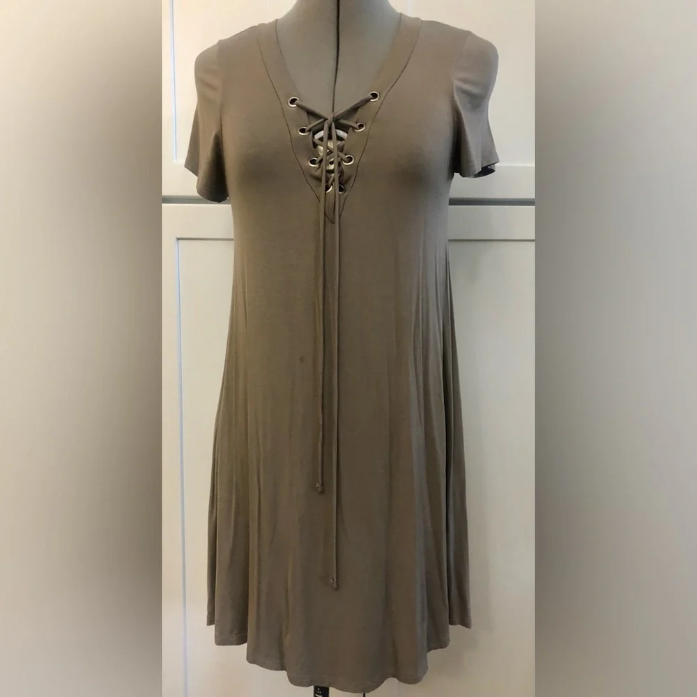 Lulu’s Wonderland Green Militar Lace-Up Swing Dress - Picture 2 of 6